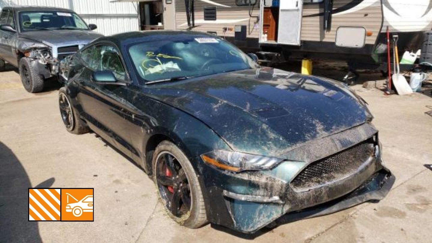 Prečítajte si viac o článku Znovuzrozený Ford Mustang, který se v USA opřel o sloup.
