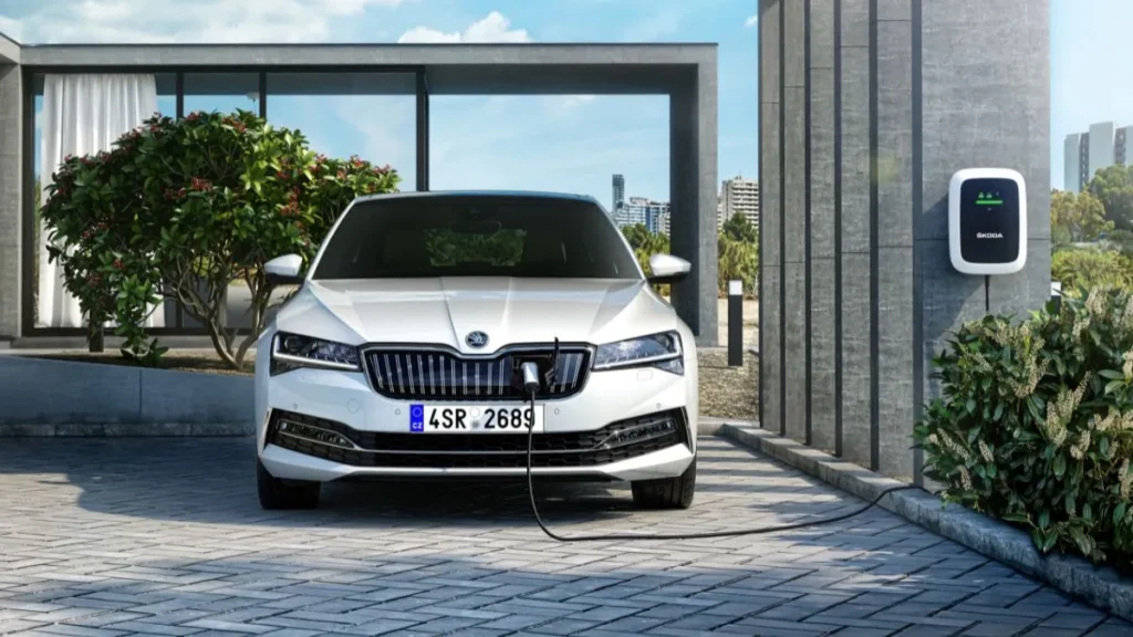 Hybridné a plug-in hybridné vozidlá - ako fungujú a ako vybrať ten správny