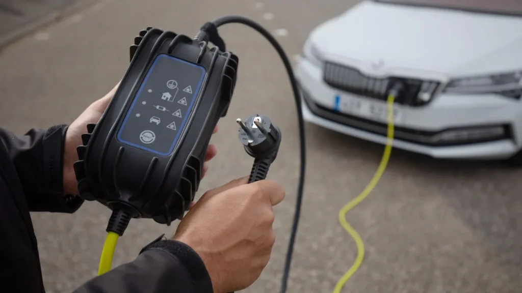 Hybridné a plug-in hybridné vozidlá - ako fungujú a ako vybrať ten správny